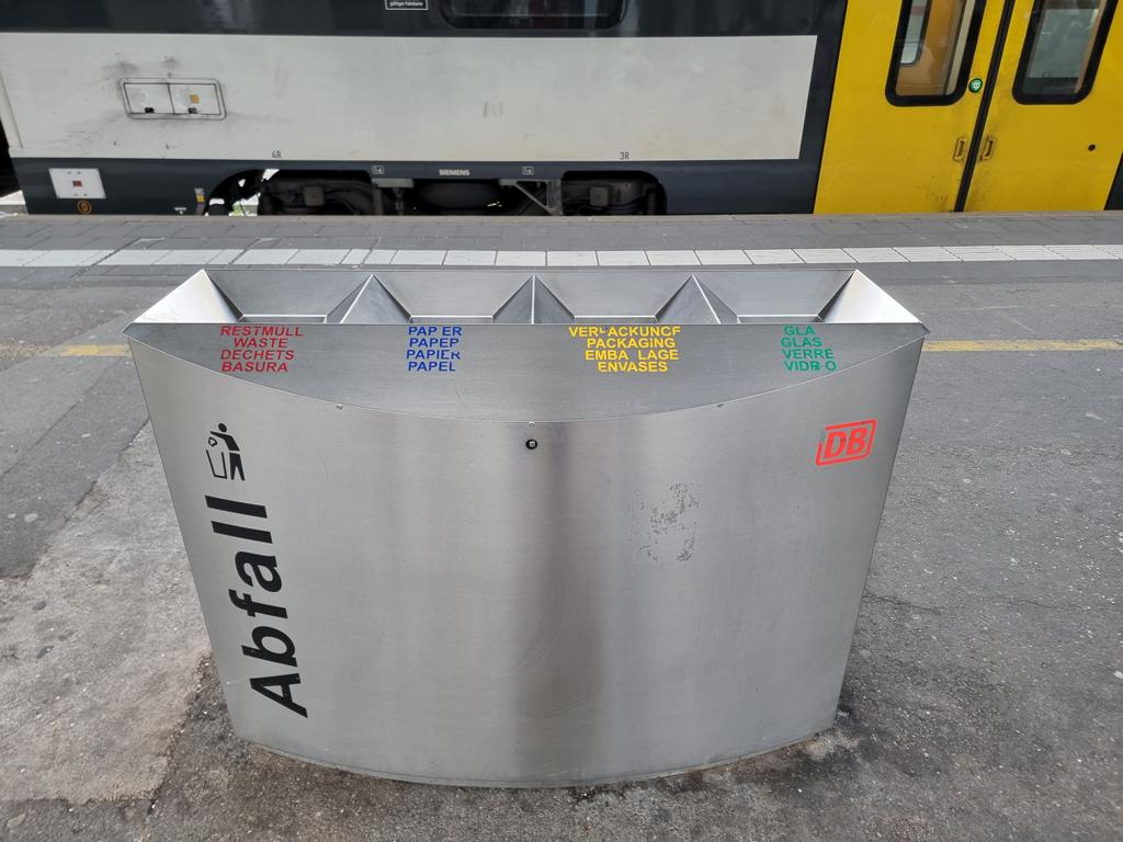 Abfallbehälter der DB