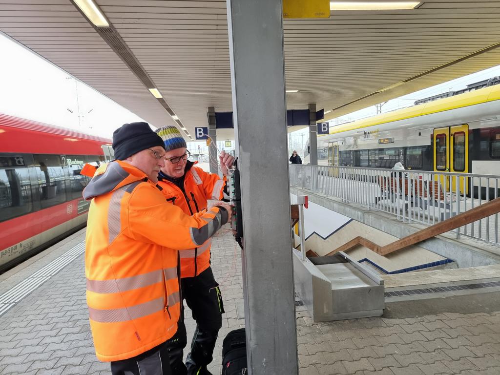 Elektriker am Bahnhof Basel Bad