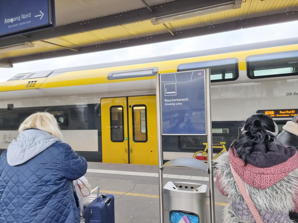 Zug wartet nicht auf Schienenersatzverkehr