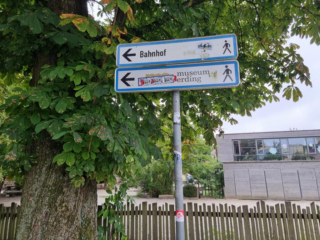 Alltag von Lokführer und Busfahrer